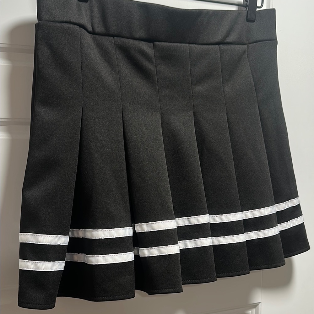 Black & White Pleated Skirt - Picture 2 of 3